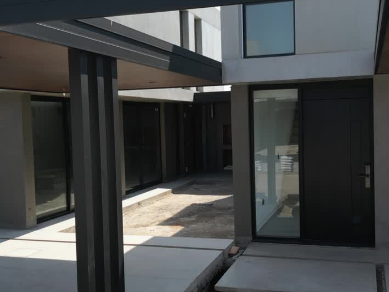 MODERNIA-SOLUCIONES-DE-ALUMINIO-PARA-DESARROLLOS-INMOBILIARIOS-COCHERAS-GALERIAS-ABERTURAS-_2_